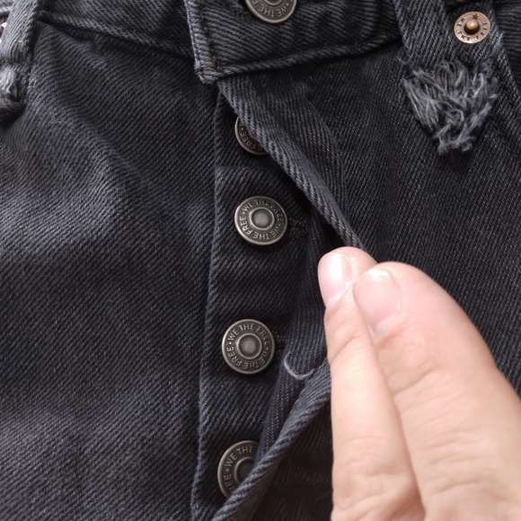 NWT FREE PEOPLE WASHED BLACK MAKAI CUT OFF MIDI SHORTS SIZE 25 - Picture 5 of 9